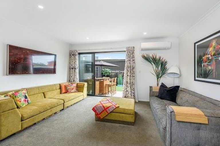 Photo of property in 38 Pennant Street, Long Bay, Auckland, 0630