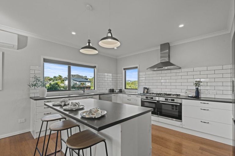 Photo of property in 1 Vaucluse Heights, Fitzherbert, Palmerston North, 4410