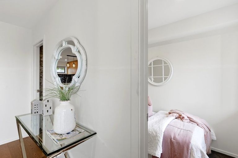 Photo of property in 4/19 Trias Road, Totara Vale, Auckland, 0629
