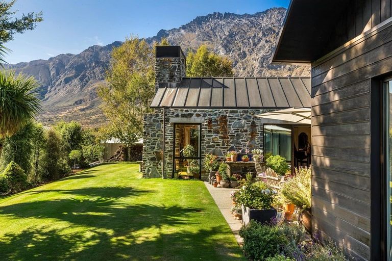 Photo of property in 8 Bretby Court, Jacks Point, Queenstown, 9371