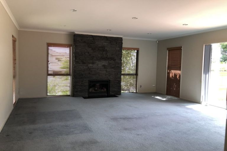 Photo of property in 104 Cyril French Drive, Flat Bush, Auckland, 2016