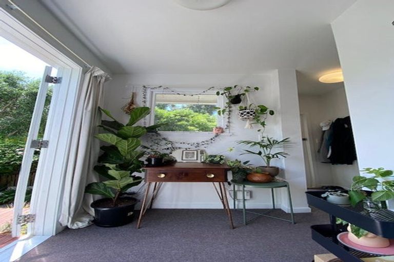 Photo of property in 21 Hawker Street, Mount Victoria, Wellington, 6011