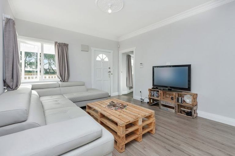 Photo of property in 1/23 Brandon Road, Glen Eden, Auckland, 0602