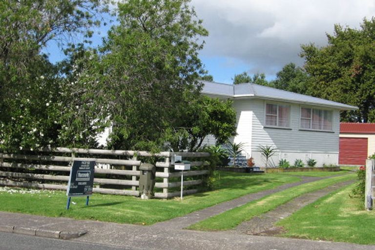 Photo of property in 4 Hereford Street, Te Atatu Peninsula, Auckland, 0610