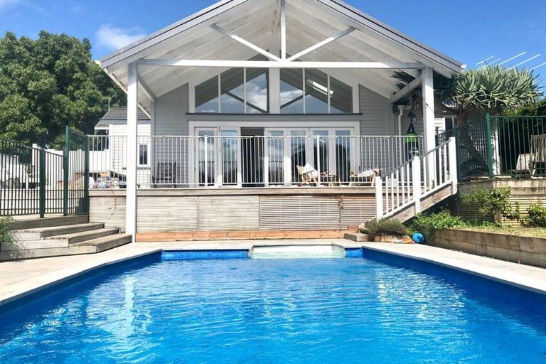 Photo of property in 19 Huapai Street, Onehunga, Auckland, 1061