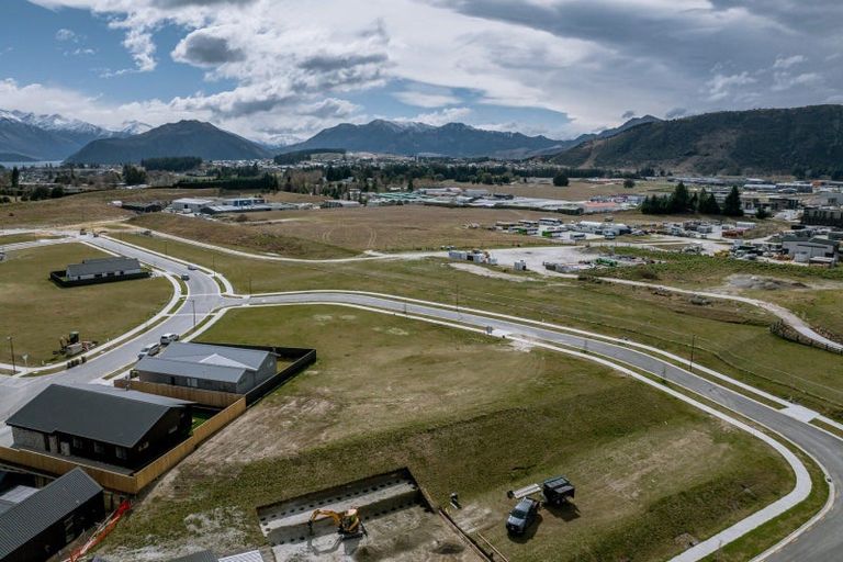 Photo of property in 11 Simpson Crescent, Wanaka, 9305
