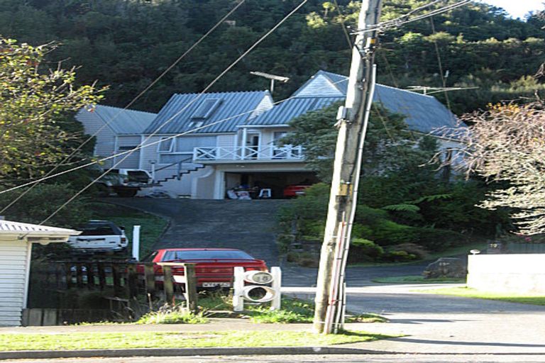 Photo of property in 18 James Grove, Stokes Valley, Lower Hutt, 5019