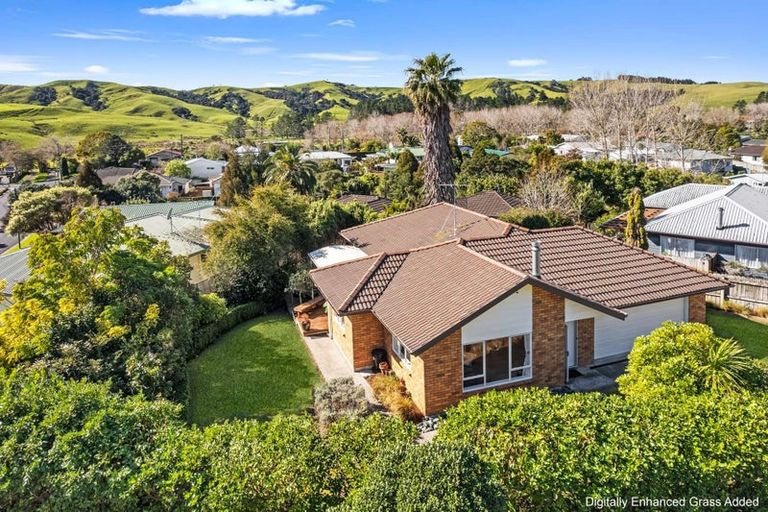 Photo of property in 15 Cabeleigh Drive, Helensville, 0800