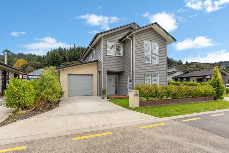 Photo of property in 19 Somerby Mews, Silverstream, Upper Hutt, 5019
