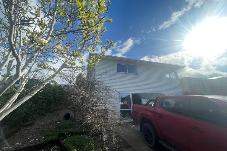 Photo of property in 77 Mould Street, Waitara, 4320