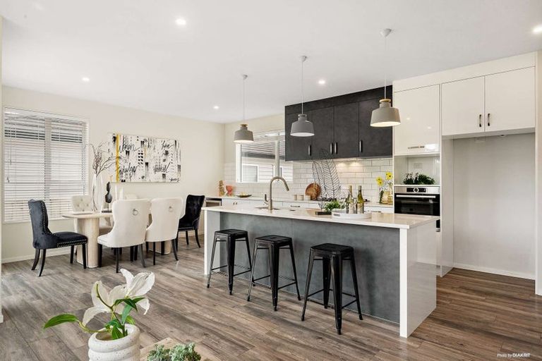 Photo of property in 10 Bine Crescent, Orewa, 0931