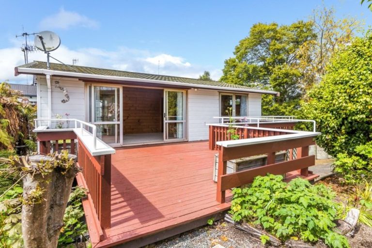 Photo of property in 27 Titoki Avenue, Waipahihi, Taupo, 3330