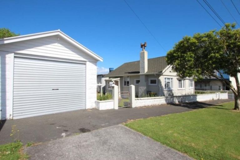 Photo of property in 2 Peace Avenue, Moturoa, New Plymouth, 4310
