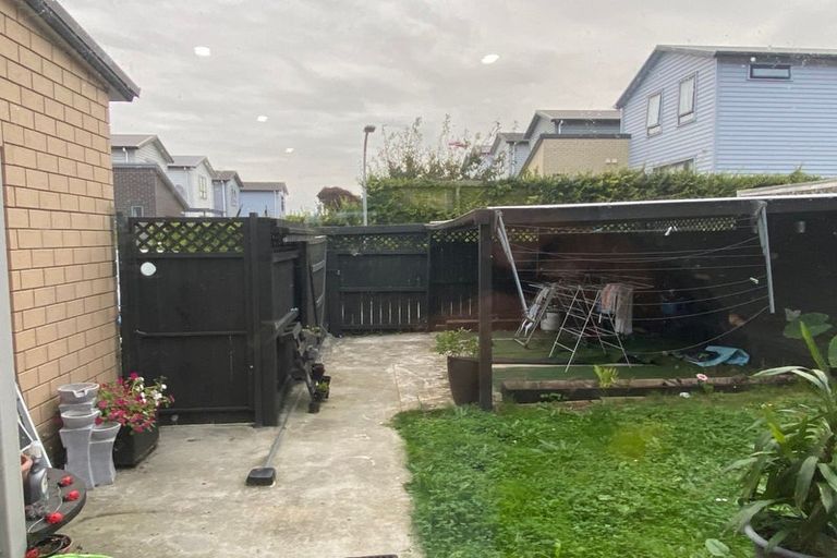 Photo of property in 57 Becker Drive, Weymouth, Auckland, 2103