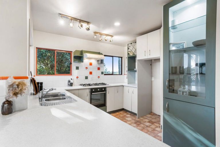 Photo of property in 13a Cliff View Drive, Green Bay, Auckland, 0604