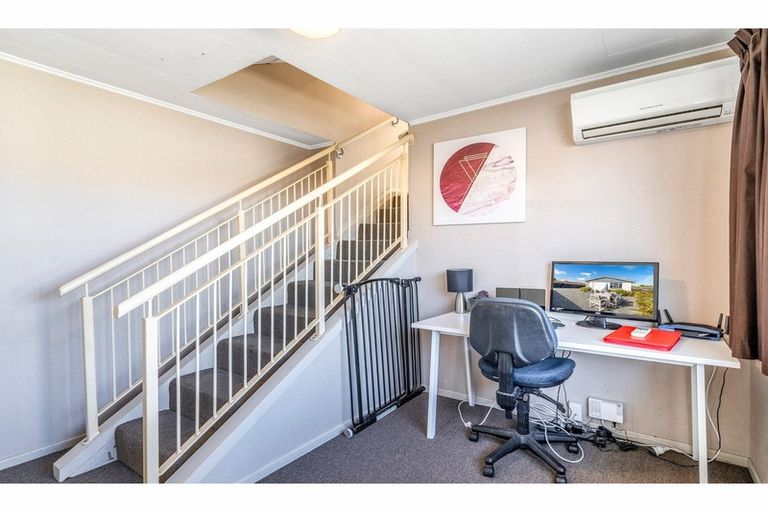 Photo of property in 10 Robert Street, Otatara, Invercargill, 9879