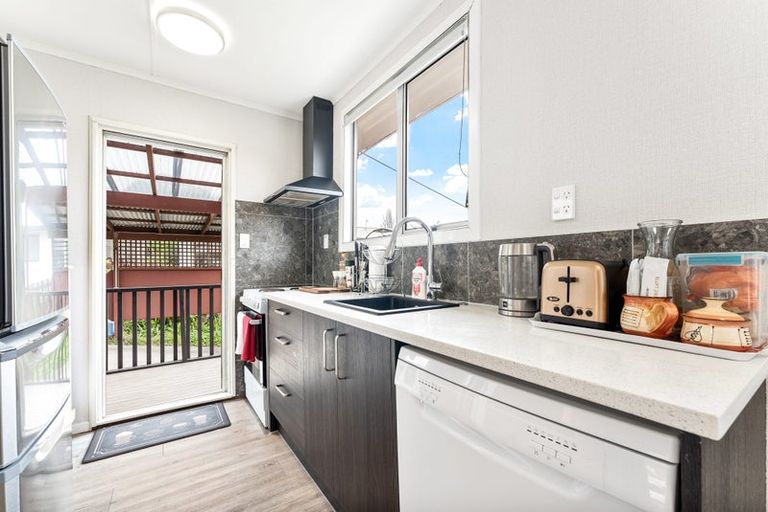Photo of property in 4 Beverley Road, Stanmore Bay, Whangaparaoa, 0932