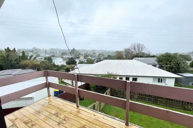 Photo of property in 122 Triangle Road, Massey, Auckland, 0614