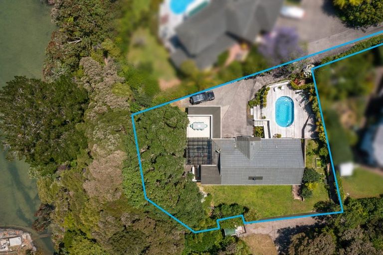 Photo of property in 8 Poaka Place, Beach Haven, Auckland, 0626