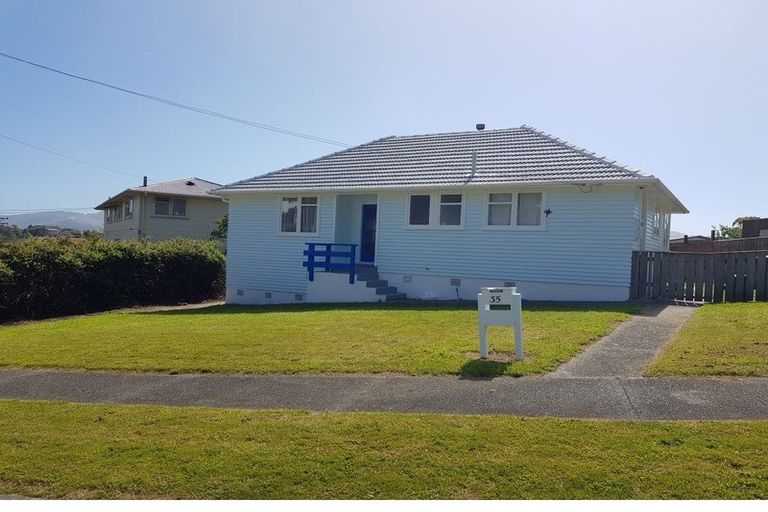 Photo of property in 35 Cornwall Crescent, Cannons Creek, Porirua, 5024