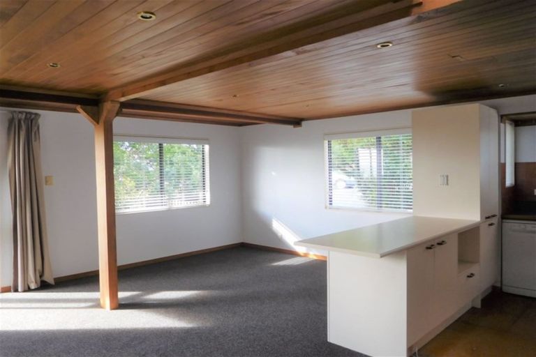 Photo of property in 28 Sunset Road, Unsworth Heights, Auckland, 0632