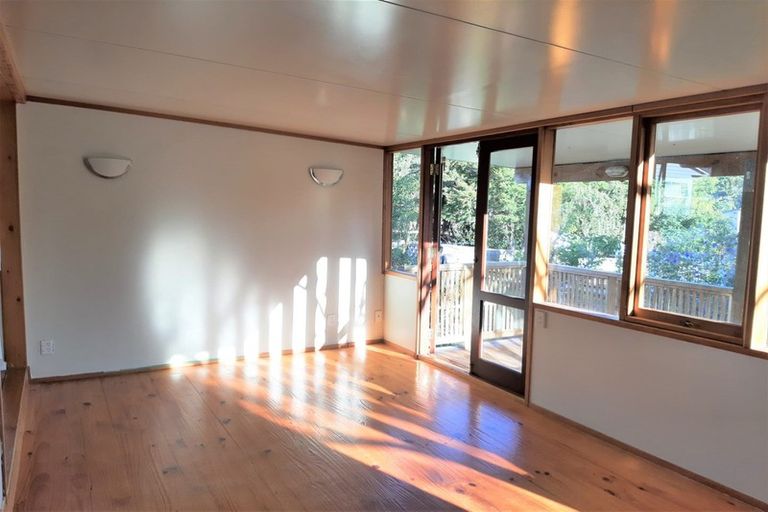 Photo of property in 41 Awaroa Road, Sunnyvale, Auckland, 0612