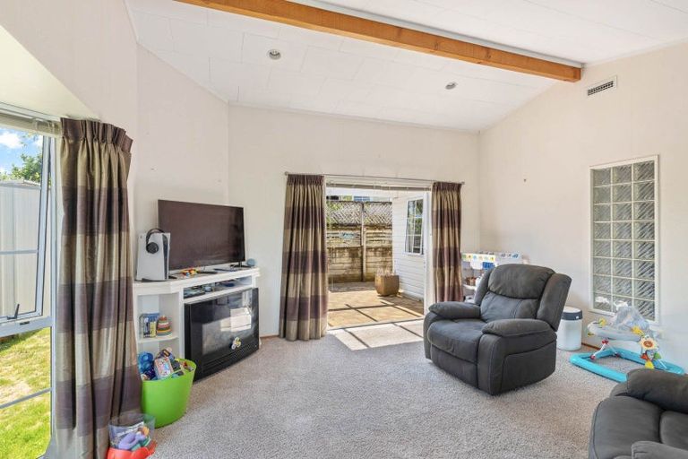 Photo of property in 2/3 Sandel Rise, Merrilands, New Plymouth, 4312