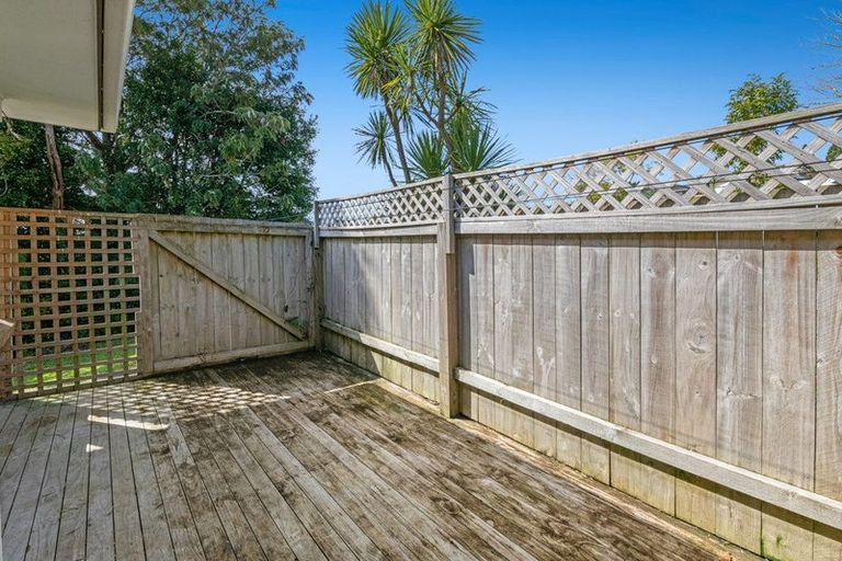 Photo of property in 1/13 Ayton Drive, Totara Vale, Auckland, 0629