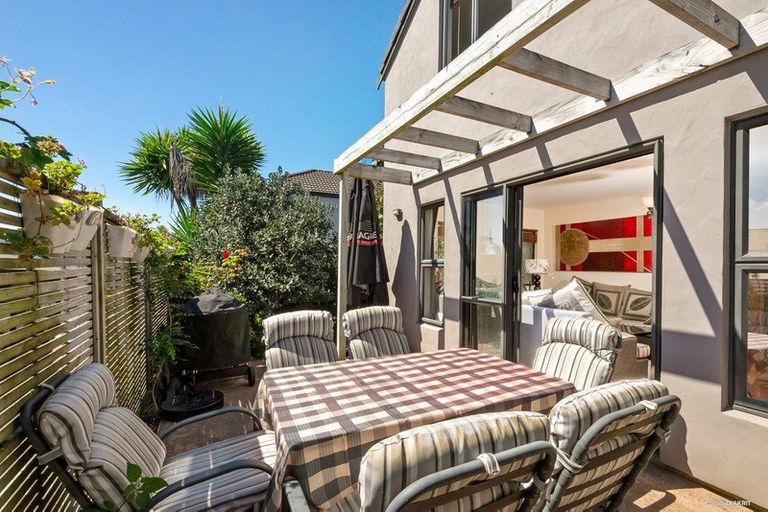 Photo of property in 4/64 Schnapper Rock Road, Schnapper Rock, Auckland, 0632