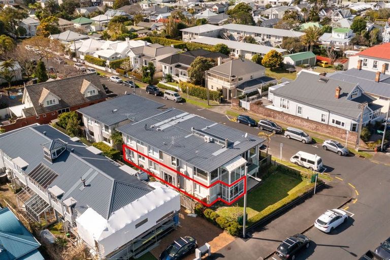 Photo of property in 2/21 Queens Parade, Devonport, Auckland, 0624