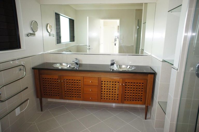 Photo of property in 3 Courtneys, West Harbour, Auckland, 0618