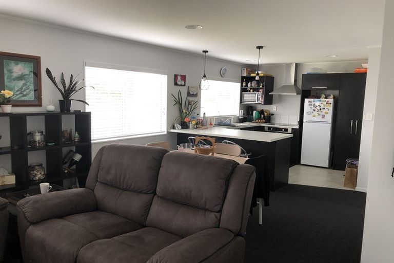 Photo of property in 3 Lydia Place, Kelvin Grove, Palmerston North, 4414