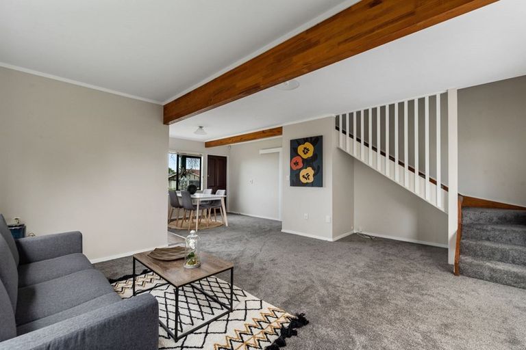 Photo of property in 2/92 Target Road, Totara Vale, Auckland, 0629