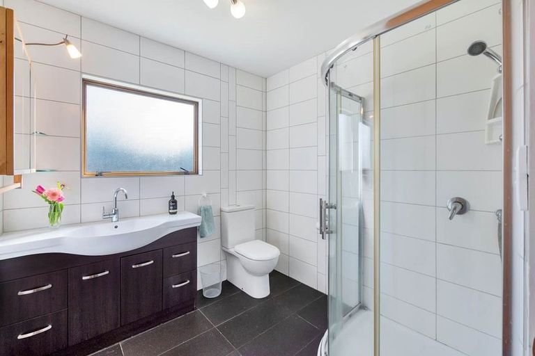 Photo of property in 2/14 Thelma Crescent, Torbay, Auckland, 0630