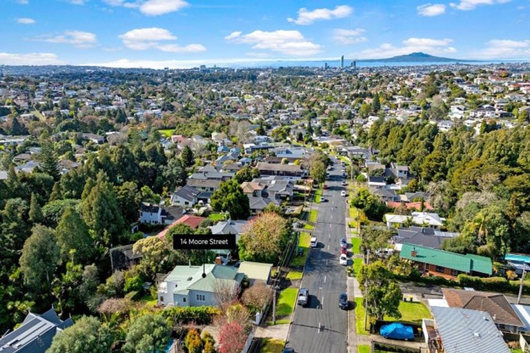 Photo of property in 14 Moore Street, Hillcrest, Auckland, 0627