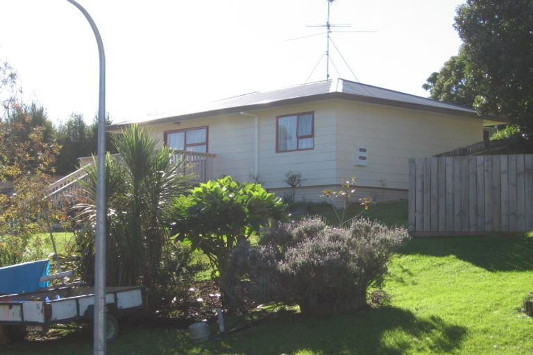 Photo of property in 6 William Hadlow Place, Hatfields Beach, Orewa, 0931