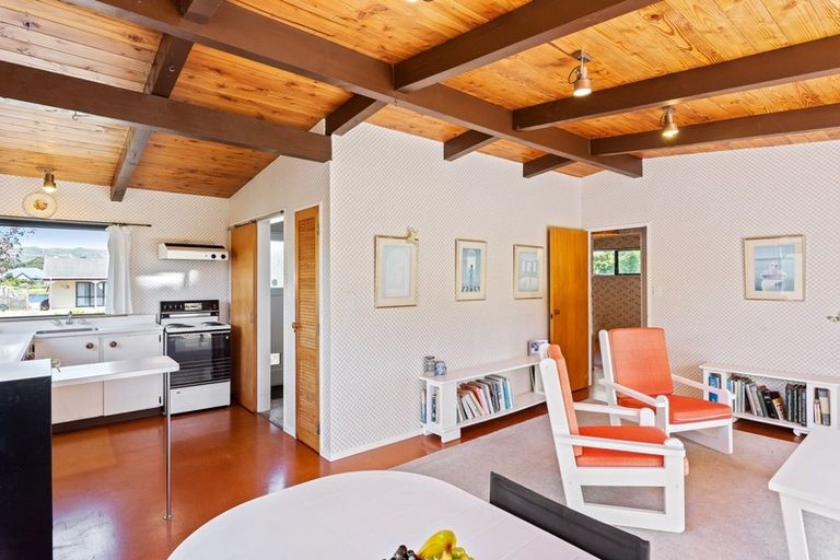 Photo of property in 175 Tutere Street, Waikanae Beach, Waikanae, 5036