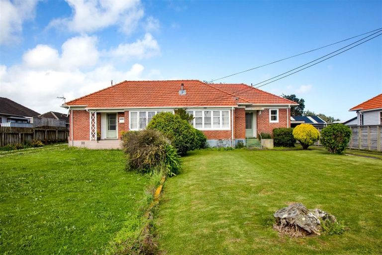 Photo of property in 40-42 Dixon Avenue, Hawera, 4610