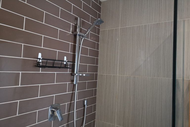 Photo of property in 1/46 Chippendale Crescent, Birkdale, Auckland, 0626