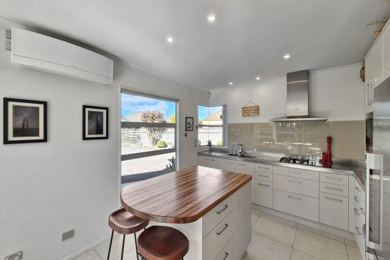 Photo of property in 6 The Oaks, Awapuni, Palmerston North, 4412