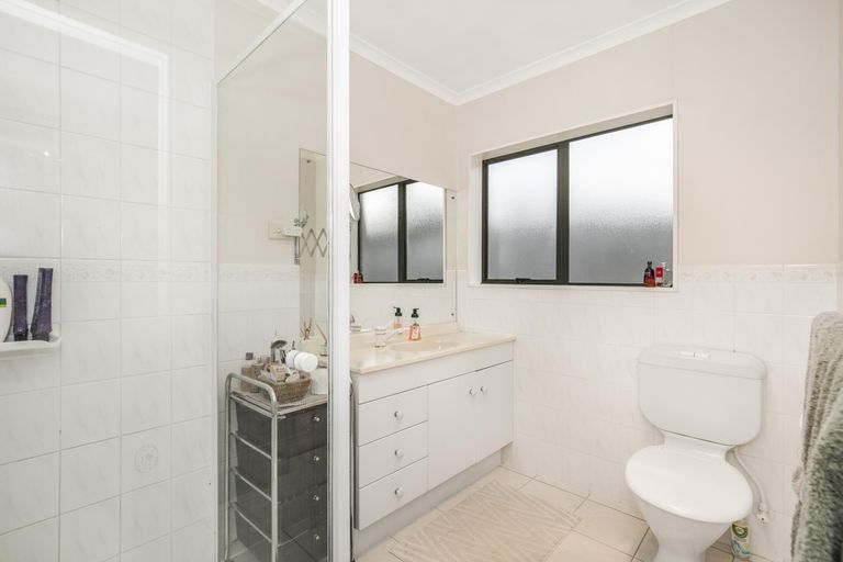 Photo of property in 70 Lothian Brae, Wattle Downs, Auckland, 2103