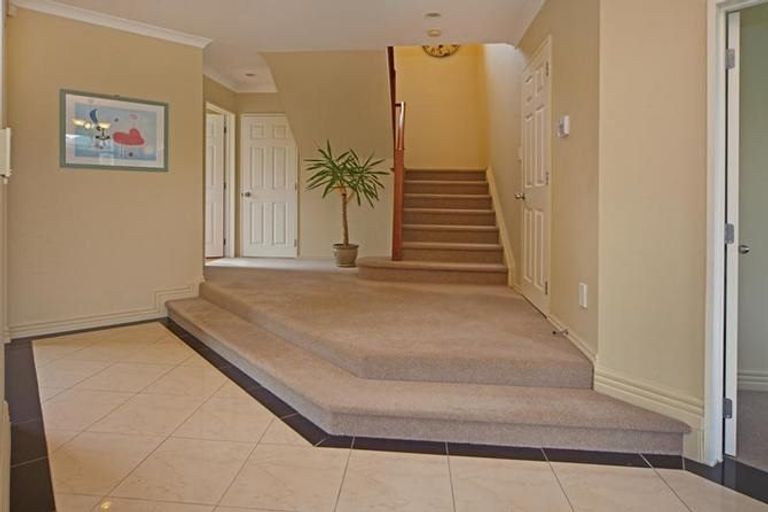 Photo of property in 24 George Deane Place, Greenhithe, Auckland, 0632