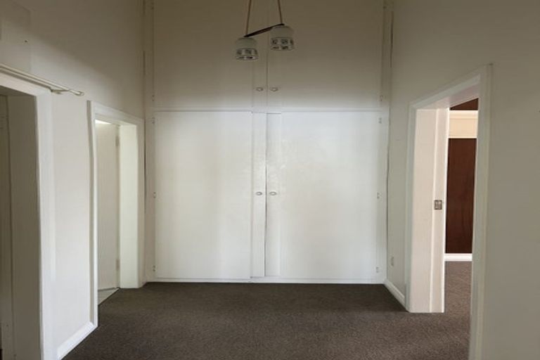 Photo of property in 36 The Parade, Island Bay, Wellington, 6023