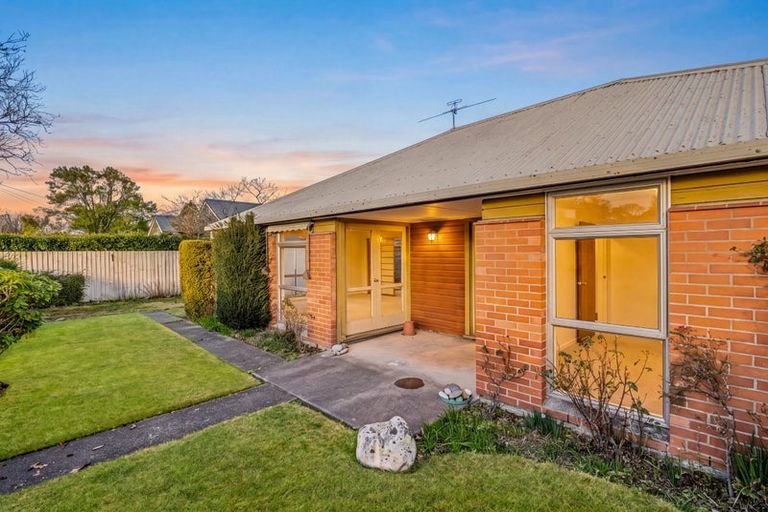 Photo of property in 2 Joyce Crescent, Ilam, Christchurch, 8041
