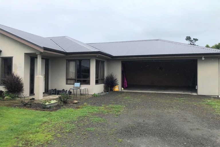 Photo of property in 420 Tararua Road, Levin, 5571