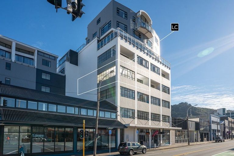 Photo of property in Endeavour Apartments, 10/125 Thorndon Quay, Pipitea, Wellington, 6011