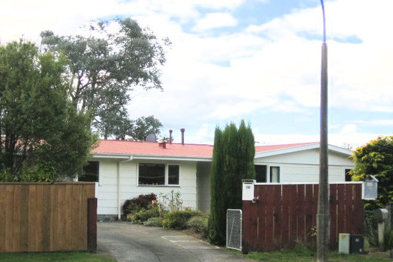 Photo of property in 10 Dunsandel Grove, Silverstream, Upper Hutt, 5019