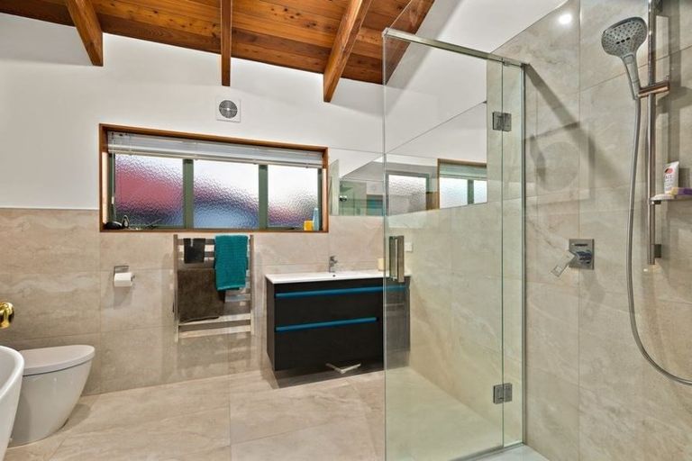 Photo of property in 32 Seacrest Drive, West Harbour, Auckland, 0618