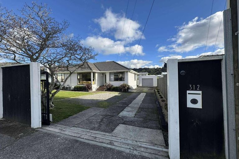 Photo of property in 312 Stokes Valley Road, Stokes Valley, Lower Hutt, 5019