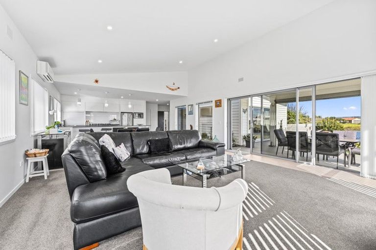 Photo of property in 9 Kamahi Place, One Tree Point, 0118